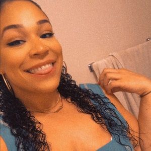 Meet your Posher, Marissa